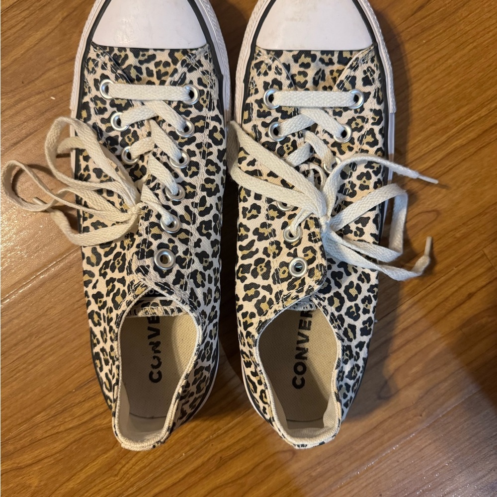 Converse women’s  size 9 Sneakers - Leopard Print Black White